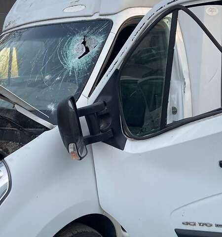 Білий Рено Мастєр, об'ємом двигуна 2.3 л та пробігом 450 тис. км за 12800 $, фото 1 на Automoto.ua