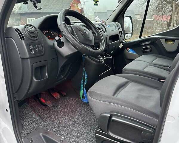 Белый Рено Мастер, объемом двигателя 2.3 л и пробегом 495 тыс. км за 16200 $, фото 1 на Automoto.ua