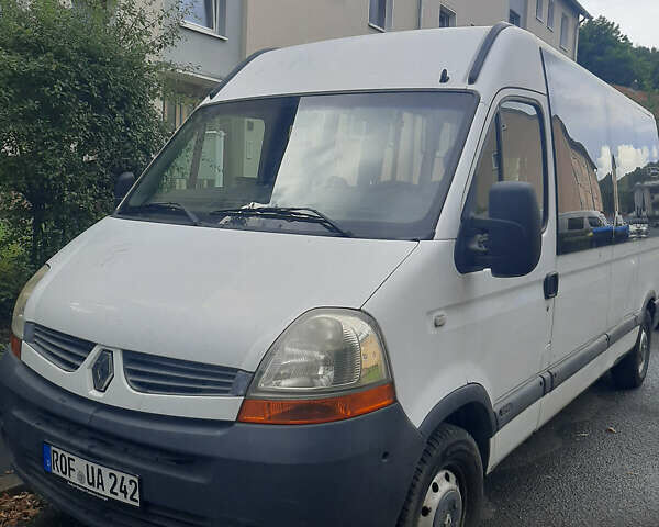 Белый Рено Мастер, объемом двигателя 2.5 л и пробегом 260 тыс. км за 15500 $, фото 1 на Automoto.ua