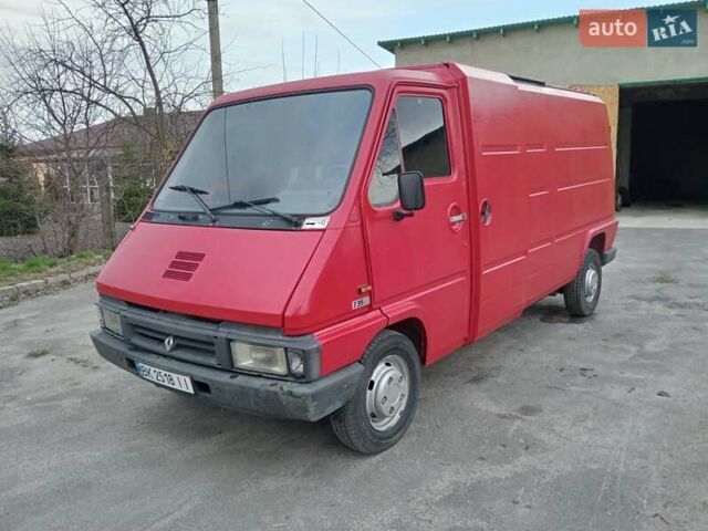 Красный Рено Мастер, объемом двигателя 2.5 л и пробегом 320 тыс. км за 2800 $, фото 1 на Automoto.ua