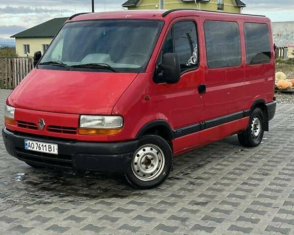 Красный Рено Мастер, объемом двигателя 2.2 л и пробегом 300 тыс. км за 3500 $, фото 1 на Automoto.ua