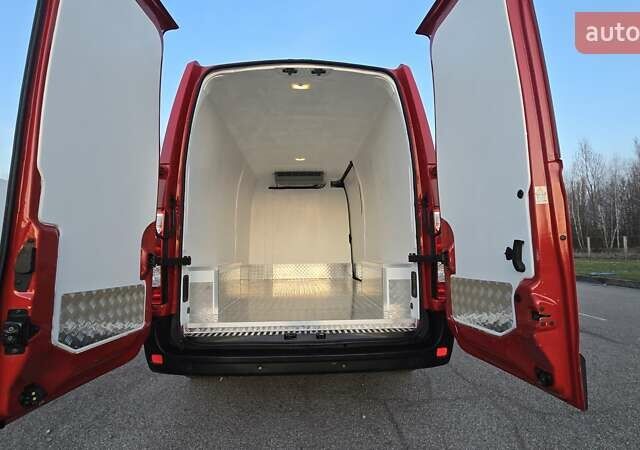 Красный Рено Мастер, объемом двигателя 2.3 л и пробегом 212 тыс. км за 21500 $, фото 1 на Automoto.ua