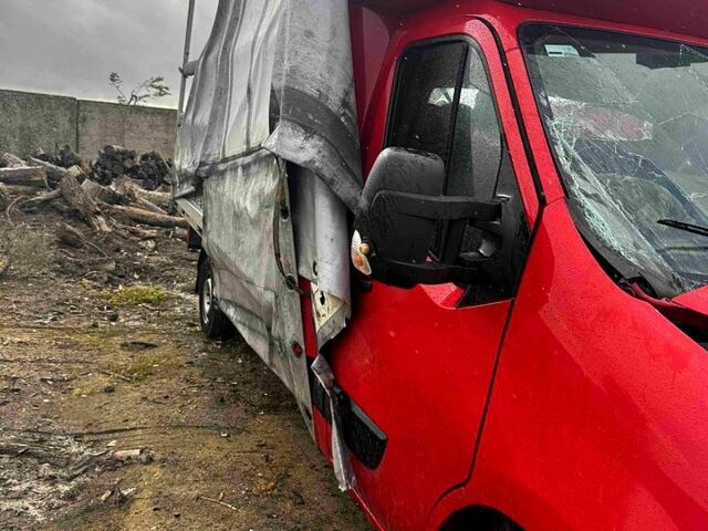 Красный Рено Мастер, объемом двигателя 2.3 л и пробегом 200 тыс. км за 7000 $, фото 1 на Automoto.ua