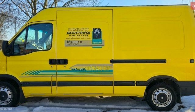 Желтый Рено Мастер, объемом двигателя 2.5 л и пробегом 390 тыс. км за 9000 $, фото 1 на Automoto.ua