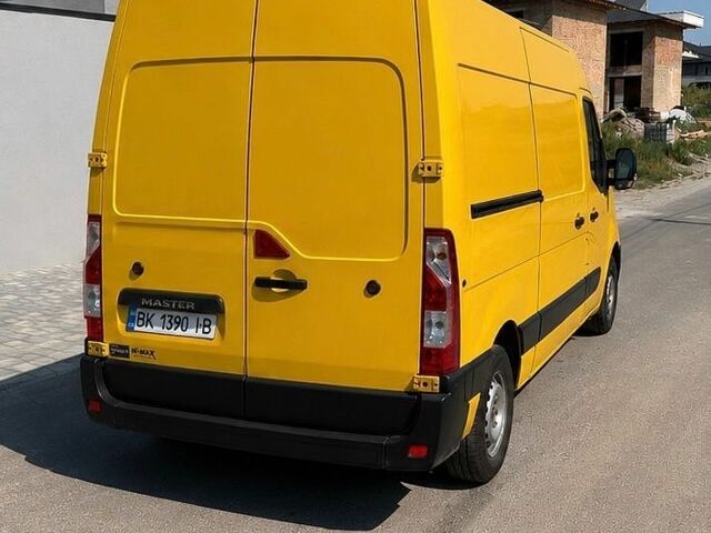 Желтый Рено Мастер, объемом двигателя 2.3 л и пробегом 338 тыс. км за 12500 $, фото 1 на Automoto.ua