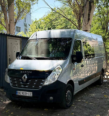 Сірий Рено Мастєр, об'ємом двигуна 2.3 л та пробігом 398 тис. км за 12500 $, фото 1 на Automoto.ua
