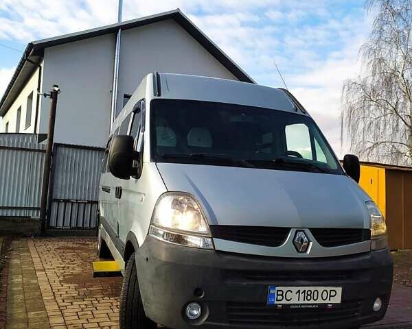 Серый Рено Мастер, объемом двигателя 2.46 л и пробегом 121 тыс. км за 9300 $, фото 1 на Automoto.ua