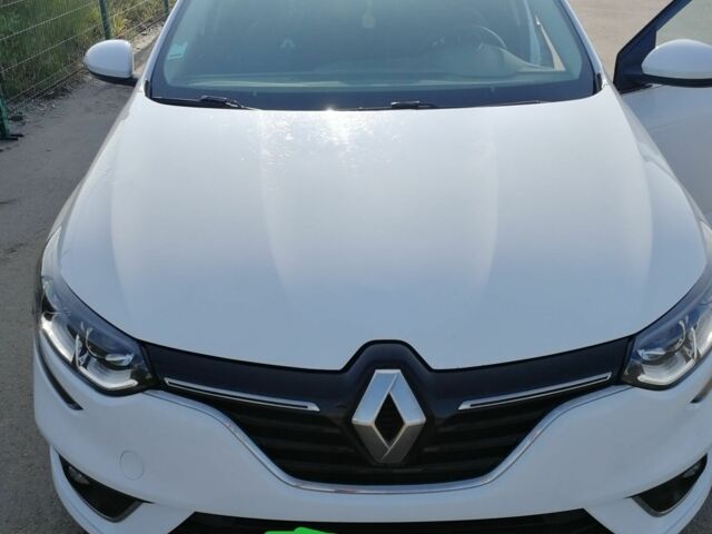 Белый Рено Меган, объемом двигателя 0 л и пробегом 196 тыс. км за 12000 $, фото 1 на Automoto.ua