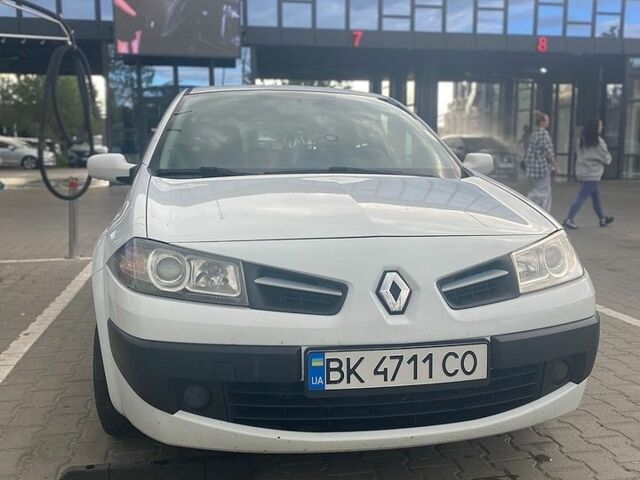Білий Рено Меган, об'ємом двигуна 1.46 л та пробігом 350 тис. км за 4200 $, фото 1 на Automoto.ua