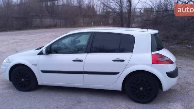 Белый Рено Меган, объемом двигателя 1.46 л и пробегом 301 тыс. км за 5200 $, фото 1 на Automoto.ua