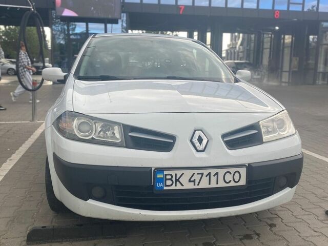 Білий Рено Меган, об'ємом двигуна 1.46 л та пробігом 350 тис. км за 3900 $, фото 1 на Automoto.ua