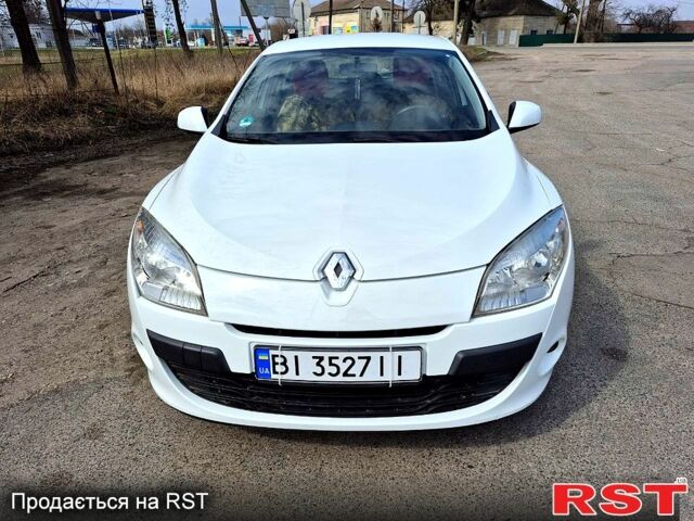 Белый Рено Меган, объемом двигателя 1.6 л и пробегом 178 тыс. км за 6999 $, фото 1 на Automoto.ua