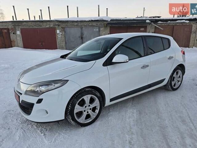 Белый Рено Меган, объемом двигателя 1.6 л и пробегом 128 тыс. км за 8499 $, фото 1 на Automoto.ua