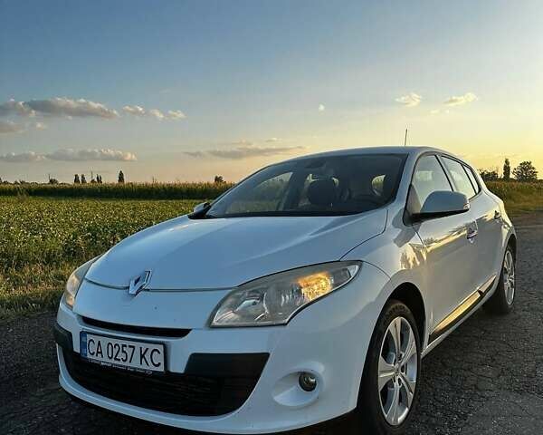 Білий Рено Меган, об'ємом двигуна 1.5 л та пробігом 246 тис. км за 6300 $, фото 1 на Automoto.ua