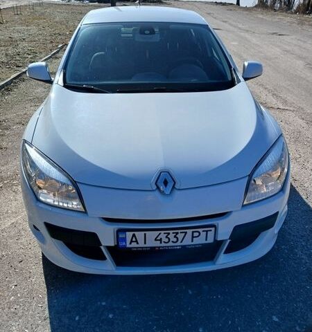 Білий Рено Меган, об'ємом двигуна 2 л та пробігом 198 тис. км за 7500 $, фото 1 на Automoto.ua