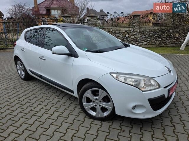 Белый Рено Меган, объемом двигателя 1.6 л и пробегом 183 тыс. км за 8599 $, фото 1 на Automoto.ua