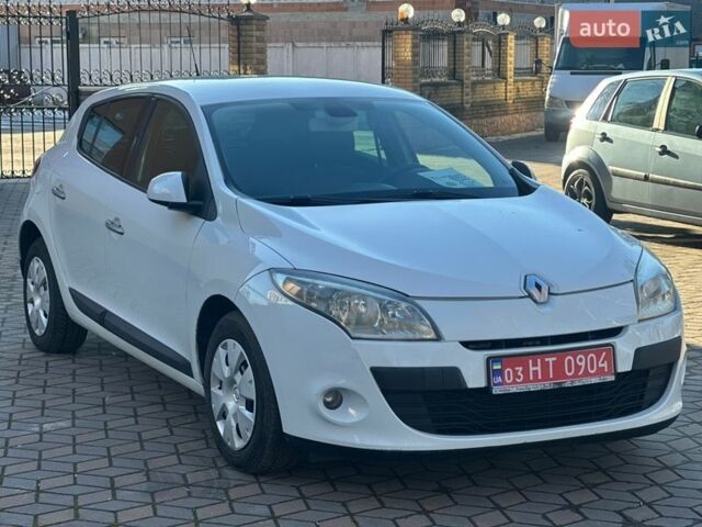 Білий Рено Меган, об'ємом двигуна 1.6 л та пробігом 220 тис. км за 6800 $, фото 1 на Automoto.ua