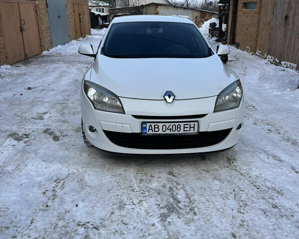 Білий Рено Меган, об'ємом двигуна 1.6 л та пробігом 225 тис. км за 6799 $, фото 1 на Automoto.ua