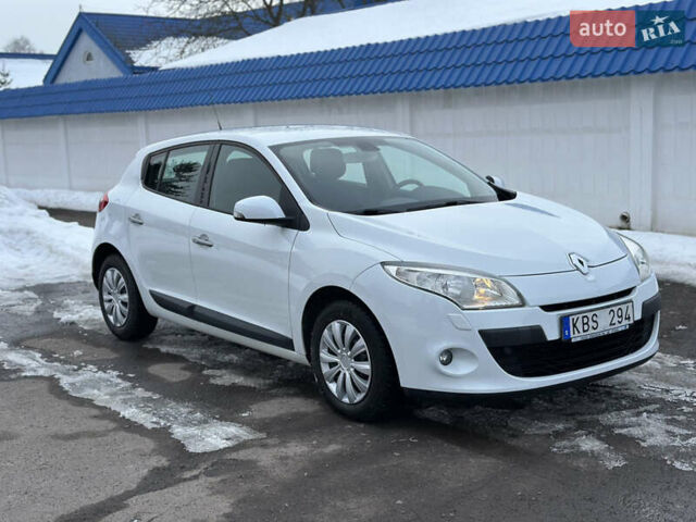 Белый Рено Меган, объемом двигателя 1.6 л и пробегом 201 тыс. км за 6800 $, фото 1 на Automoto.ua