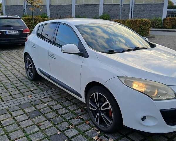 Белый Рено Меган, объемом двигателя 1.6 л и пробегом 264 тыс. км за 5541 $, фото 1 на Automoto.ua