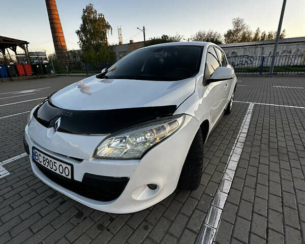 Рено Меган 2009 в Нововолынск на Automoto.ua Белый Рено Меган, объемом двигателя 1.46 л и пробегом 230 тыс. км за 5100 $, фото 1 на Automoto.ua