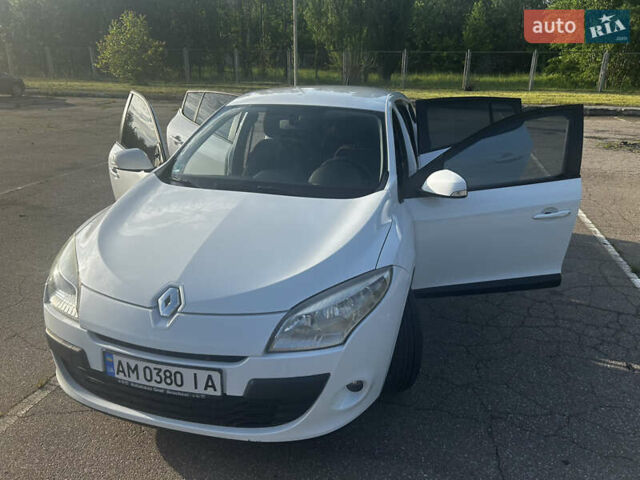 Білий Рено Меган, об'ємом двигуна 1.6 л та пробігом 228 тис. км за 6400 $, фото 1 на Automoto.ua