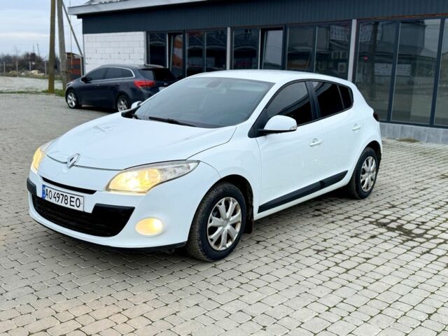 Белый Рено Меган, объемом двигателя 0 л и пробегом 272 тыс. км за 5600 $, фото 1 на Automoto.ua