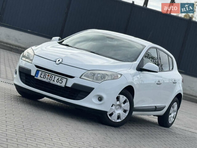 Білий Рено Меган, об'ємом двигуна 1.6 л та пробігом 220 тис. км за 5900 $, фото 1 на Automoto.ua