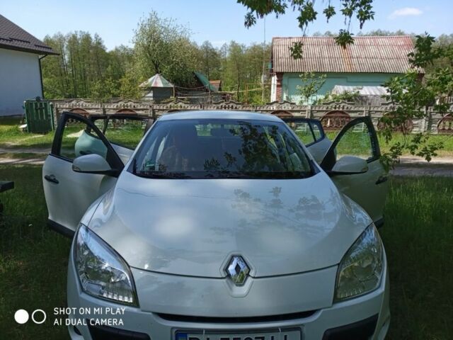 Белый Рено Меган, объемом двигателя 0 л и пробегом 173 тыс. км за 6880 $, фото 1 на Automoto.ua