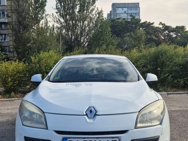 Белый Рено Меган, объемом двигателя 1.46 л и пробегом 318 тыс. км за 5300 $, фото 1 на Automoto.ua