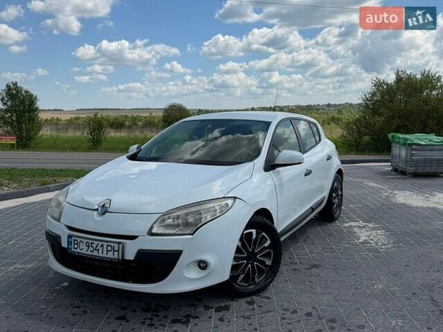 Белый Рено Меган, объемом двигателя 1.46 л и пробегом 250 тыс. км за 4500 $, фото 1 на Automoto.ua