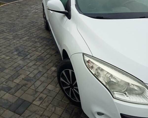 Белый Рено Меган, объемом двигателя 1.6 л и пробегом 208 тыс. км за 4850 $, фото 1 на Automoto.ua