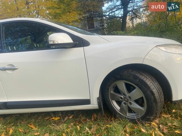 Белый Рено Меган, объемом двигателя 1.46 л и пробегом 207 тыс. км за 6300 $, фото 1 на Automoto.ua