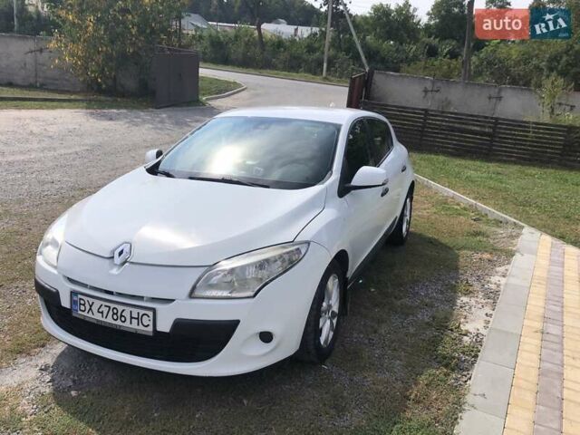 Білий Рено Меган, об'ємом двигуна 1.5 л та пробігом 300 тис. км за 6200 $, фото 1 на Automoto.ua
