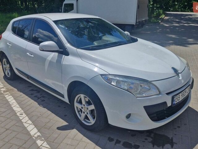 Белый Рено Меган, объемом двигателя 1.6 л и пробегом 210 тыс. км за 7000 $, фото 1 на Automoto.ua