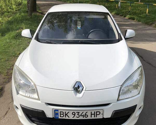Білий Рено Меган, об'ємом двигуна 1.5 л та пробігом 192 тис. км за 5800 $, фото 1 на Automoto.ua