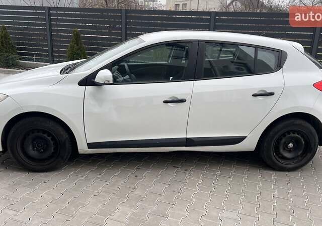 Білий Рено Меган, об'ємом двигуна 1.46 л та пробігом 303 тис. км за 5200 $, фото 1 на Automoto.ua