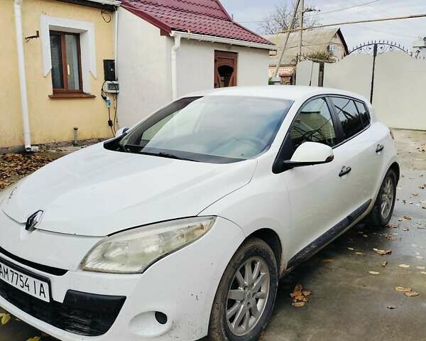 Білий Рено Меган, об'ємом двигуна 1.46 л та пробігом 211 тис. км за 4950 $, фото 1 на Automoto.ua