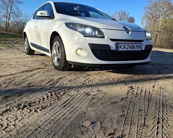 Белый Рено Меган, объемом двигателя 1.5 л и пробегом 247 тыс. км за 7200 $, фото 1 на Automoto.ua