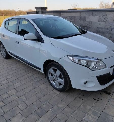 Белый Рено Меган, объемом двигателя 1.46 л и пробегом 207 тыс. км за 6499 $, фото 1 на Automoto.ua