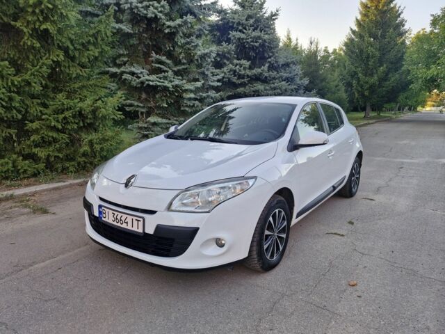 Белый Рено Меган, объемом двигателя 0 л и пробегом 213 тыс. км за 6756 $, фото 1 на Automoto.ua