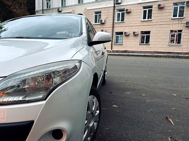 Білий Рено Меган, об'ємом двигуна 1.5 л та пробігом 294 тис. км за 5300 $, фото 1 на Automoto.ua