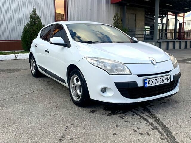 Белый Рено Меган, объемом двигателя 1.5 л и пробегом 252 тыс. км за 5200 $, фото 1 на Automoto.ua