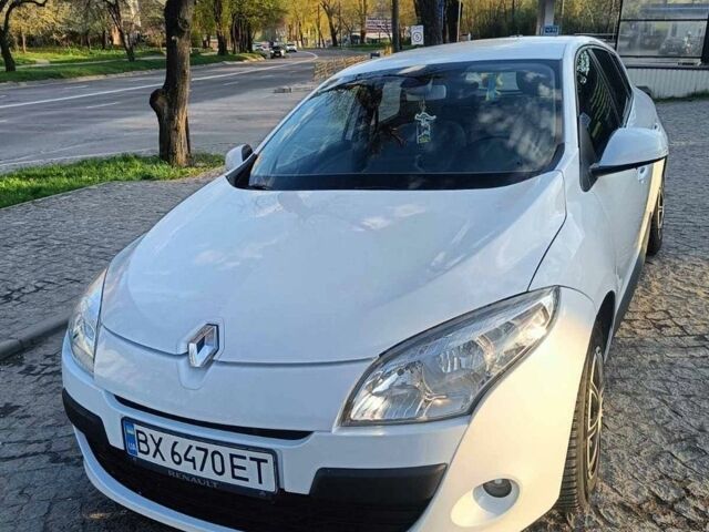 Білий Рено Меган, об'ємом двигуна 1.46 л та пробігом 300 тис. км за 6200 $, фото 1 на Automoto.ua