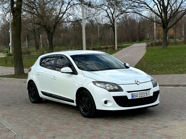 Белый Рено Меган, объемом двигателя 1.5 л и пробегом 228 тыс. км за 6400 $, фото 1 на Automoto.ua