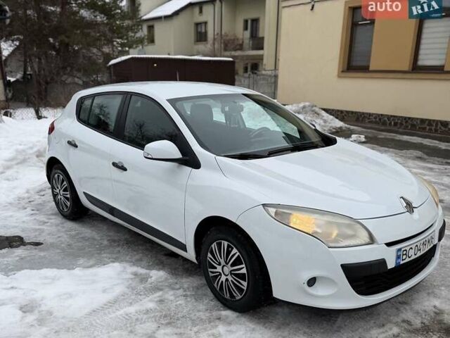 Білий Рено Меган, об'ємом двигуна 1.46 л та пробігом 230 тис. км за 6250 $, фото 1 на Automoto.ua