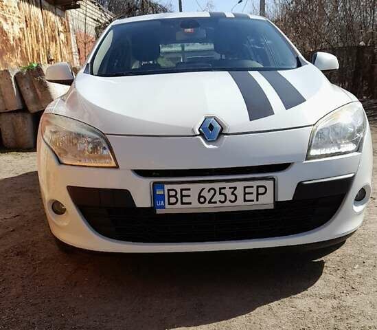 Белый Рено Меган, объемом двигателя 1.6 л и пробегом 215 тыс. км за 6600 $, фото 1 на Automoto.ua