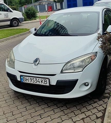 Белый Рено Меган, объемом двигателя 1.6 л и пробегом 324 тыс. км за 6000 $, фото 1 на Automoto.ua