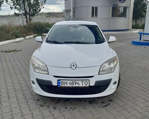 Рено Меган 2010 в Арцизе на Automoto.ua Белый Рено Меган, объемом двигателя 1.5 л и пробегом 336 тыс. км за 5899 $, фото 1 на Automoto.ua