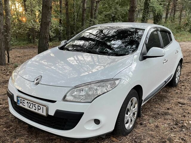 Білий Рено Меган, об'ємом двигуна 1.5 л та пробігом 240 тис. км за 6800 $, фото 1 на Automoto.ua